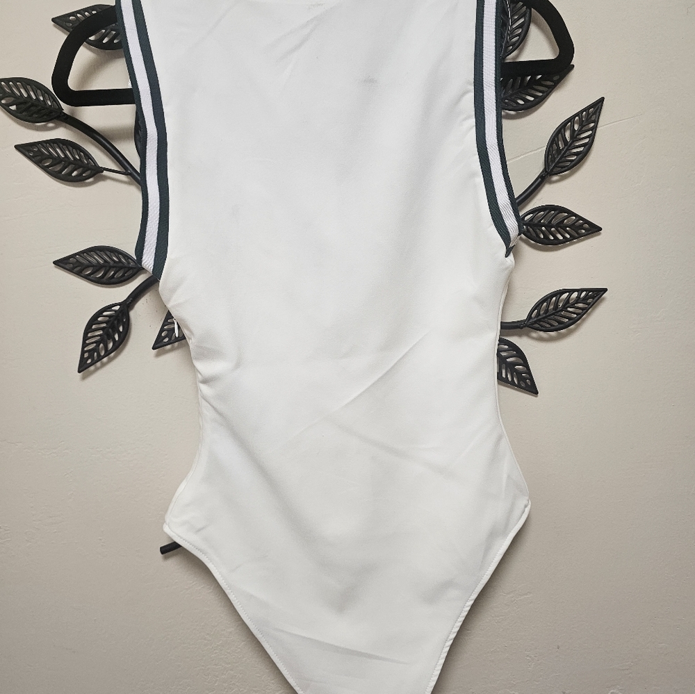 NWT Zara White and Green Bodysuit with V-Neck and Athletic Cut. - Picture 6 of 11